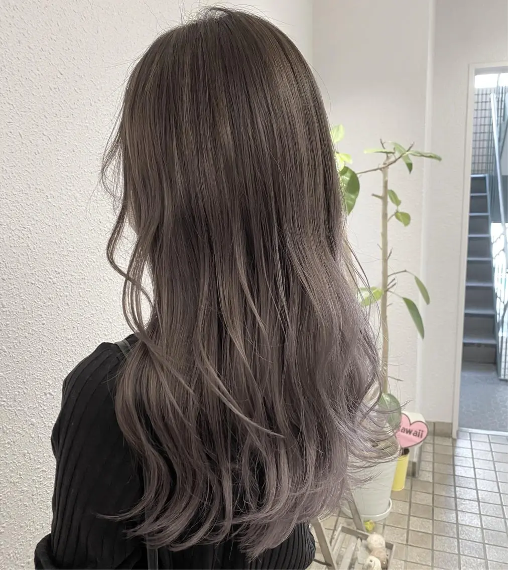 ロング カラー バレイヤージュ レイヤーカット ヤクシジ レンのヘアスタイル