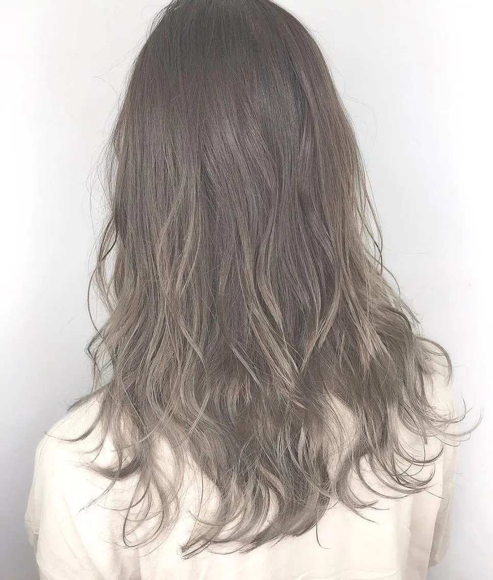 セミロング カラー グレージュ カラーサロン ビスカリアのヘアスタイル