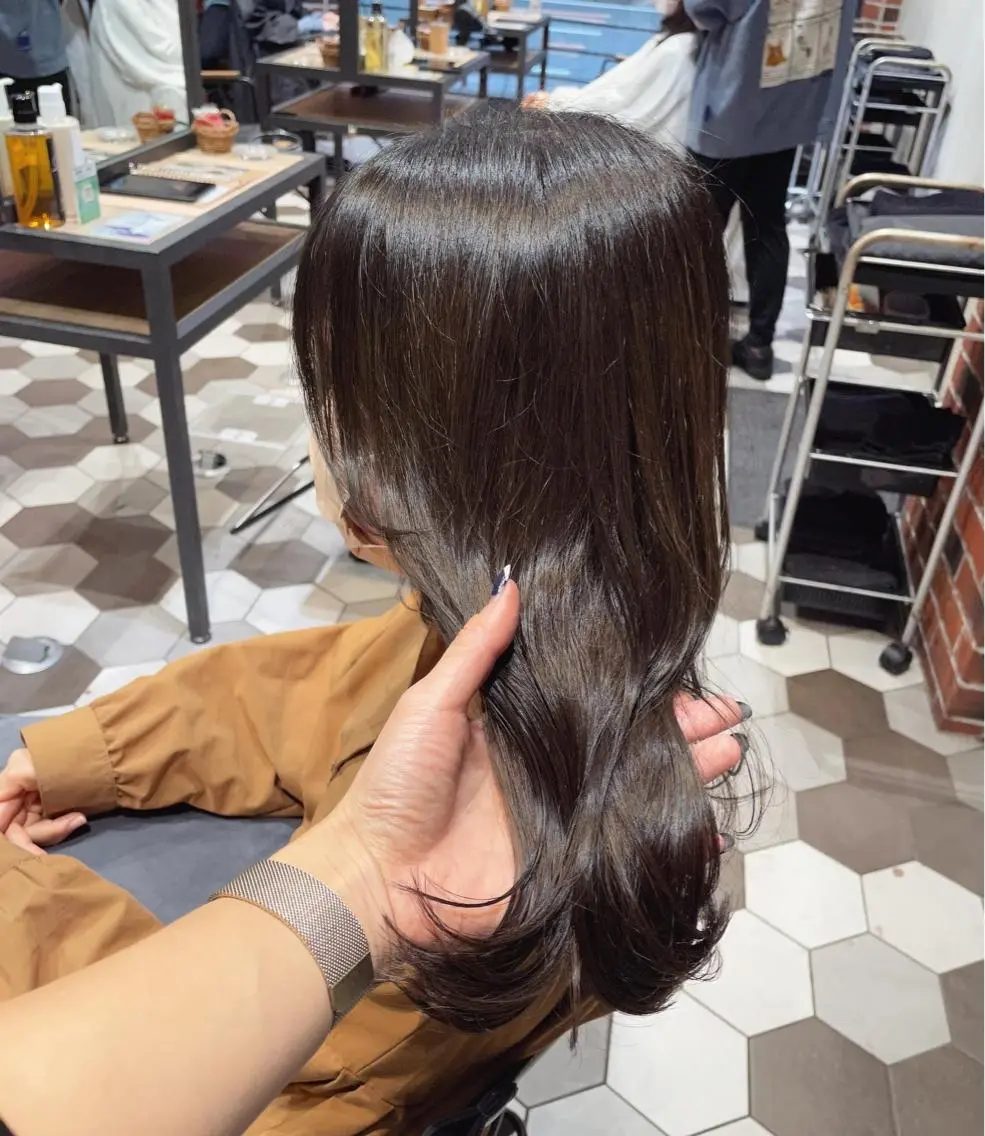 セミロング カラー ヘアアレンジ ハイライトカラー くびれヘア ハイライト 韓国風ヘア カット ヘアカラー トリートメント 酸性縮毛矯正🧴韓国 レイヤー/髪質改善のヘアスタイル