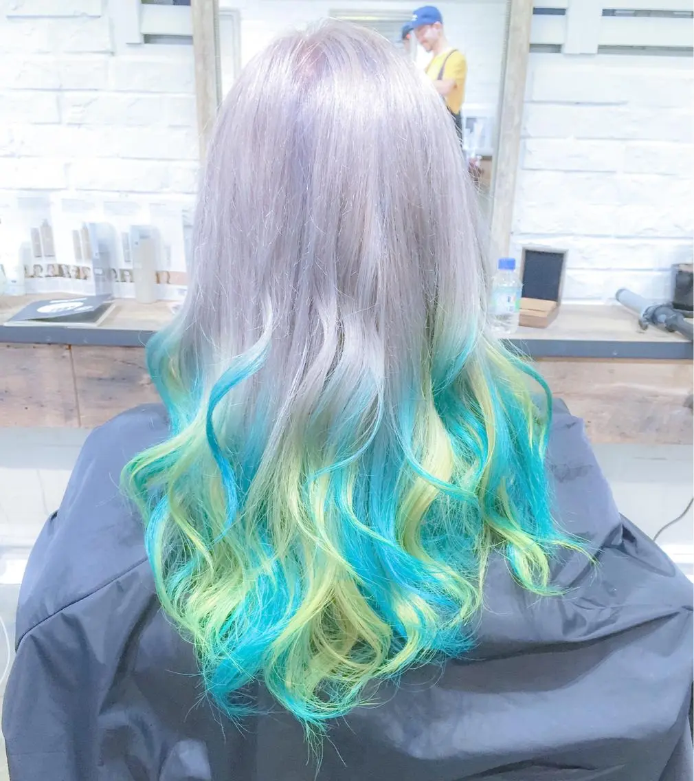 セミロング ロング カラー メッシュ イエローカラー エクステリピート率 No.1 菊池　悠介のヘアスタイル