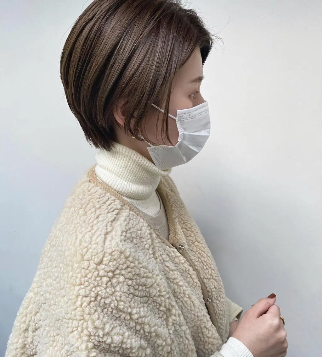 ショート カラー ブリーチ グレージュ ショートヘア tonari 梅田、中崎町のヘアスタイル
