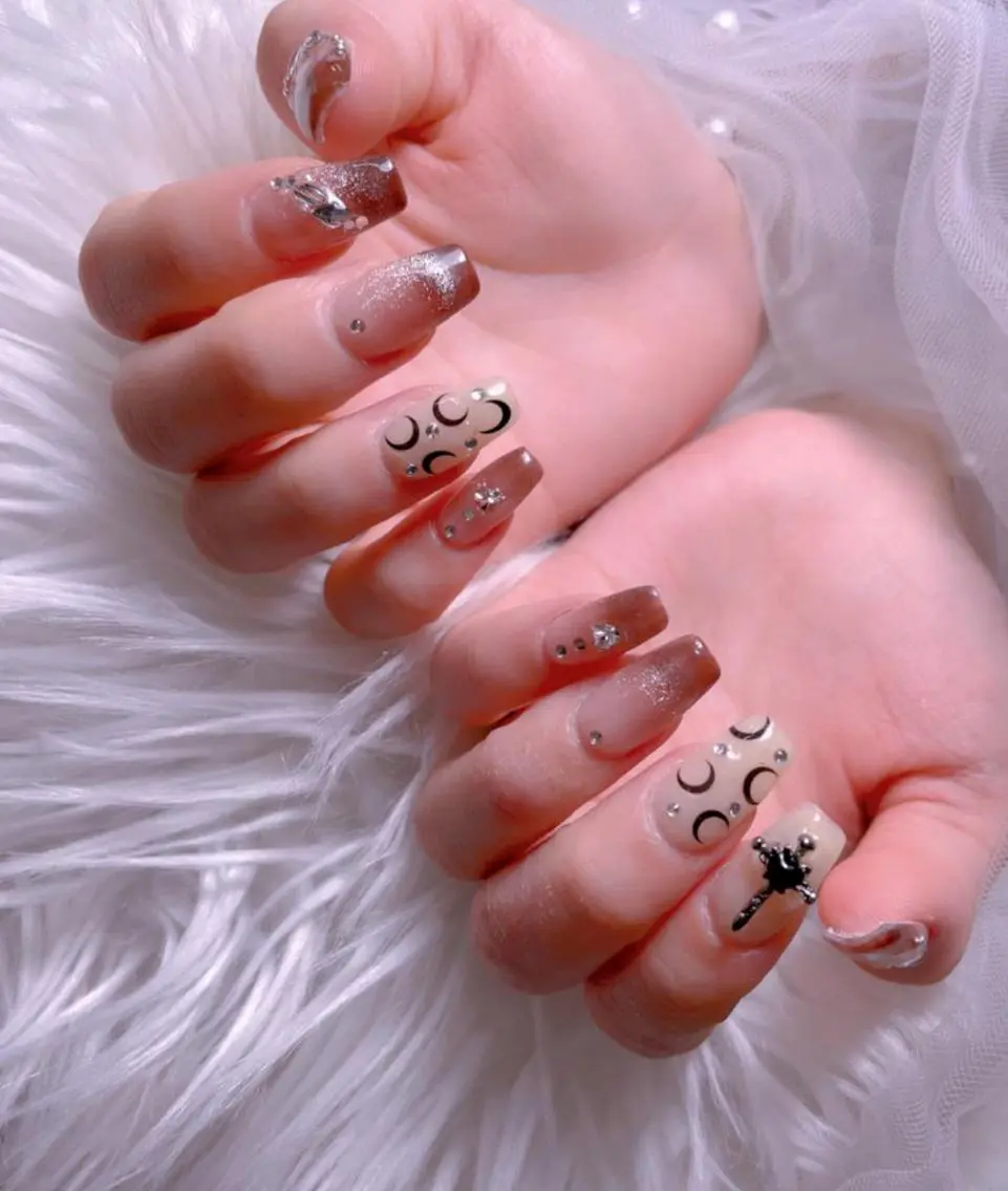ネイル ネイルチップ cat‘s nail🐈⬛のネイルデザイン