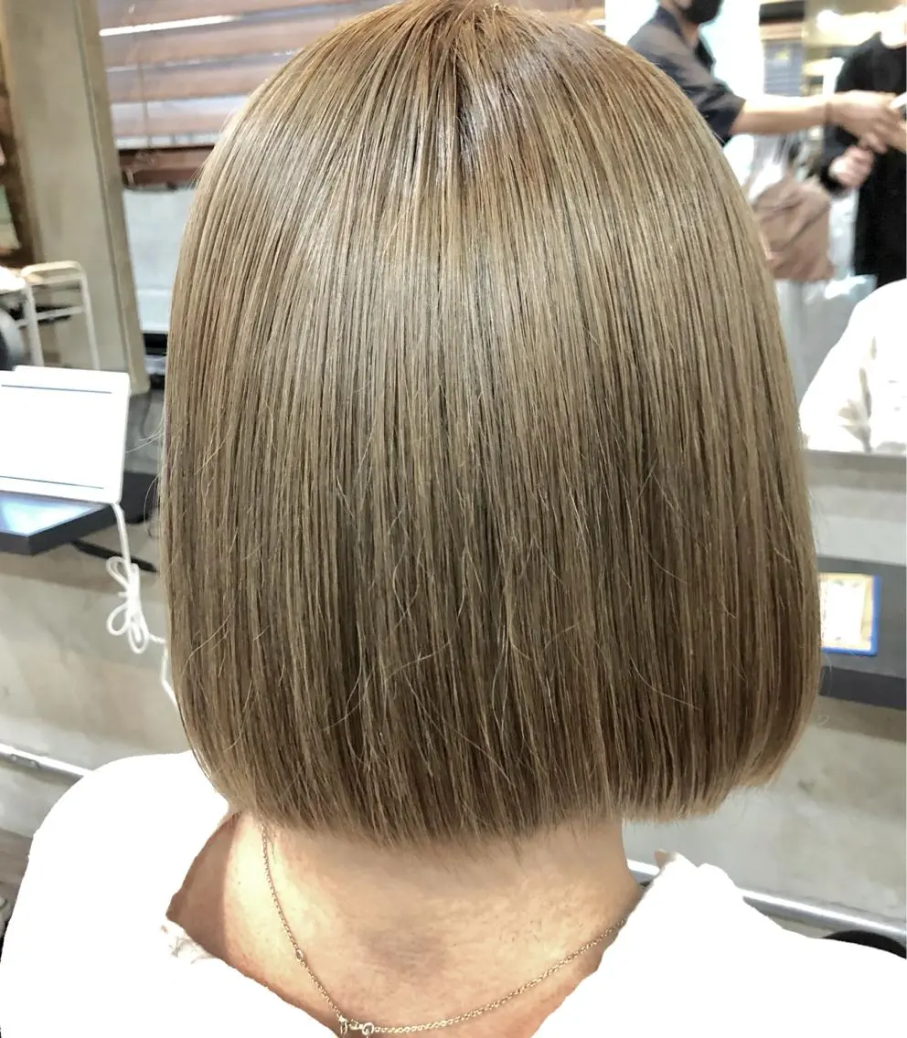 ショート カラー ベージュカラー ミルクティーベージュ ヘアカラー 🔥ハイトーン🔥 🌈柴田尚貴🌈のヘアスタイル