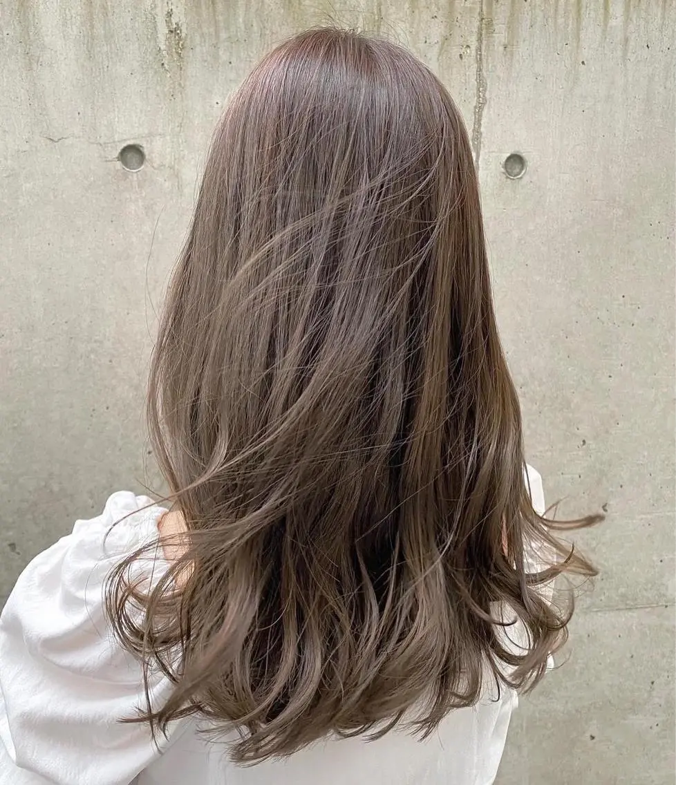 ミディアム ヘアカラー トリートメント レイヤーカット /透明感カラー西田のヘアスタイル