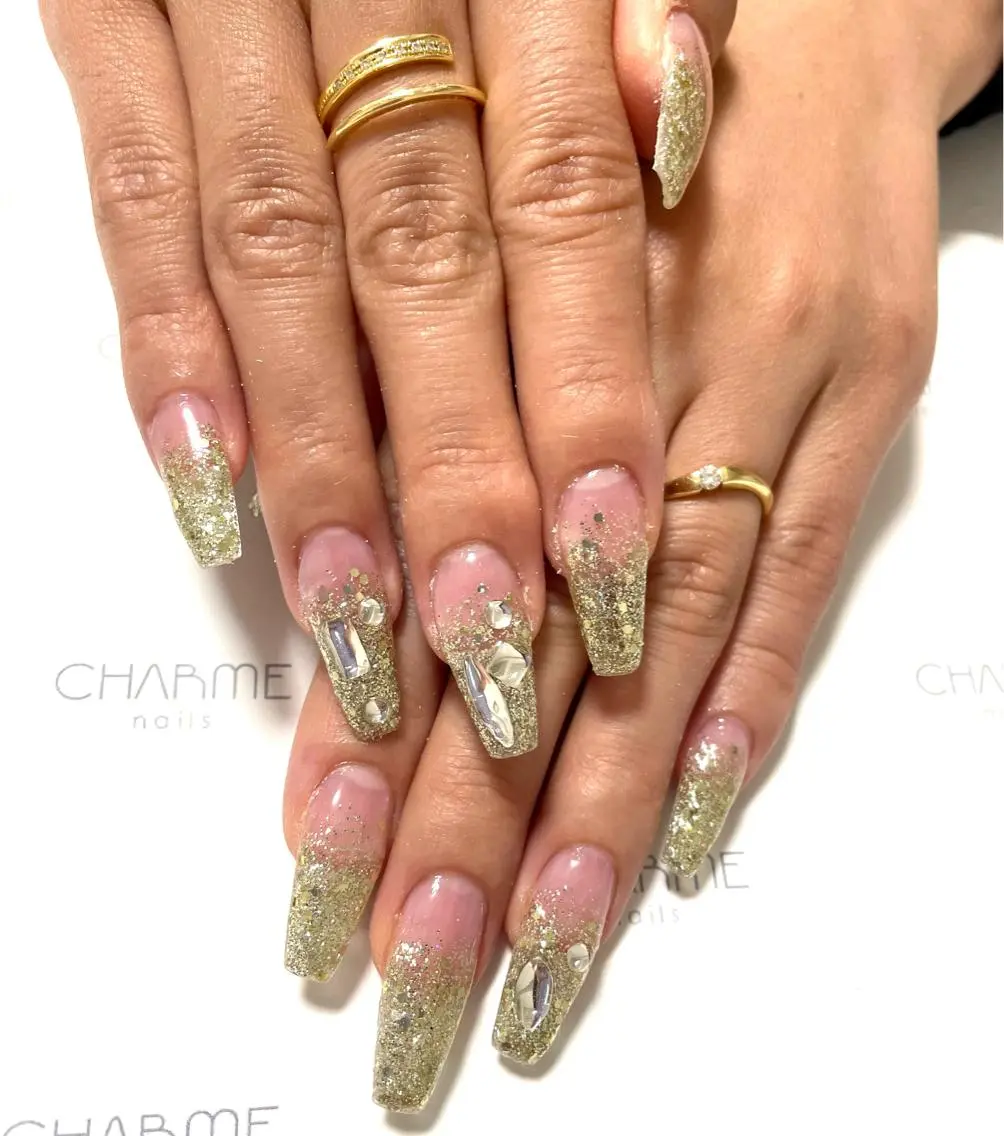 ネイル ゴールド 🌙🫧CHARME (RUKA)🦋🫧のネイルデザイン