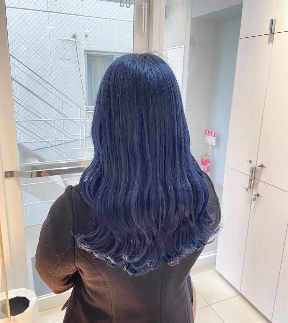 ロング カラー ヘアアレンジ ブルーカラー ネイビーカラー ヘアカラー トリートメント ヘッドスパ ヘアセット 艶カラー✨縮毛矯正✨ 翁長孝輔のヘアスタイル