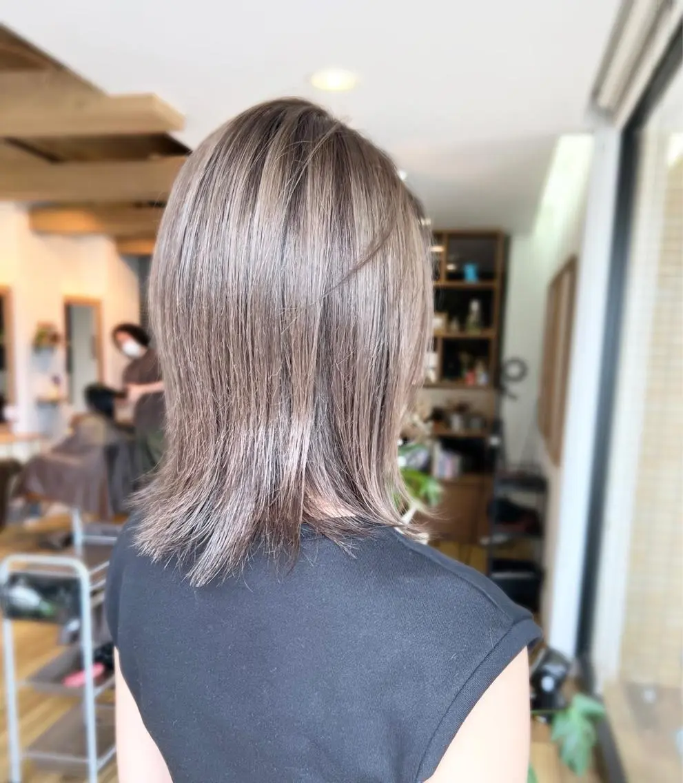 ミディアム カラー グレージュ ヘアカラー トリートメント 堀 望美のヘアスタイル
