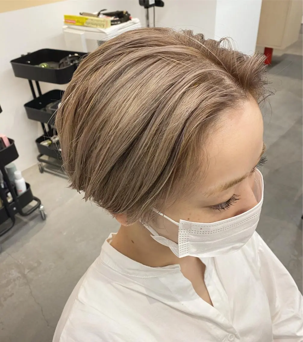 ショート カラー ブリーチ 広美◎ <hiromi>のヘアスタイル