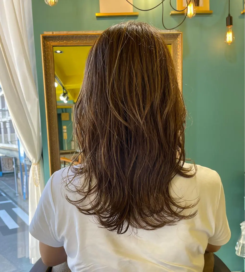 ロング カラー アッシュ アッシュグレー アッシュグレージュ グレージュ ハイライトカラー ヘアカラー 末石 智のヘアスタイル