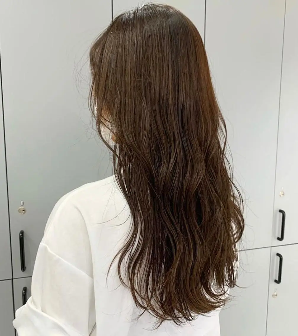 ロング カラー ブラウンカラー カット ヘアカラー トリートメント 狩野 羅夢のヘアスタイル