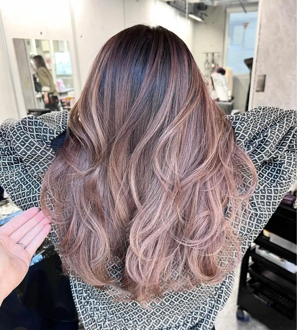 ロング カラー バレイヤージュ レイヤーカット ヘアカラー 北九州美容室 🕊️わかな✂︎のヘアスタイル