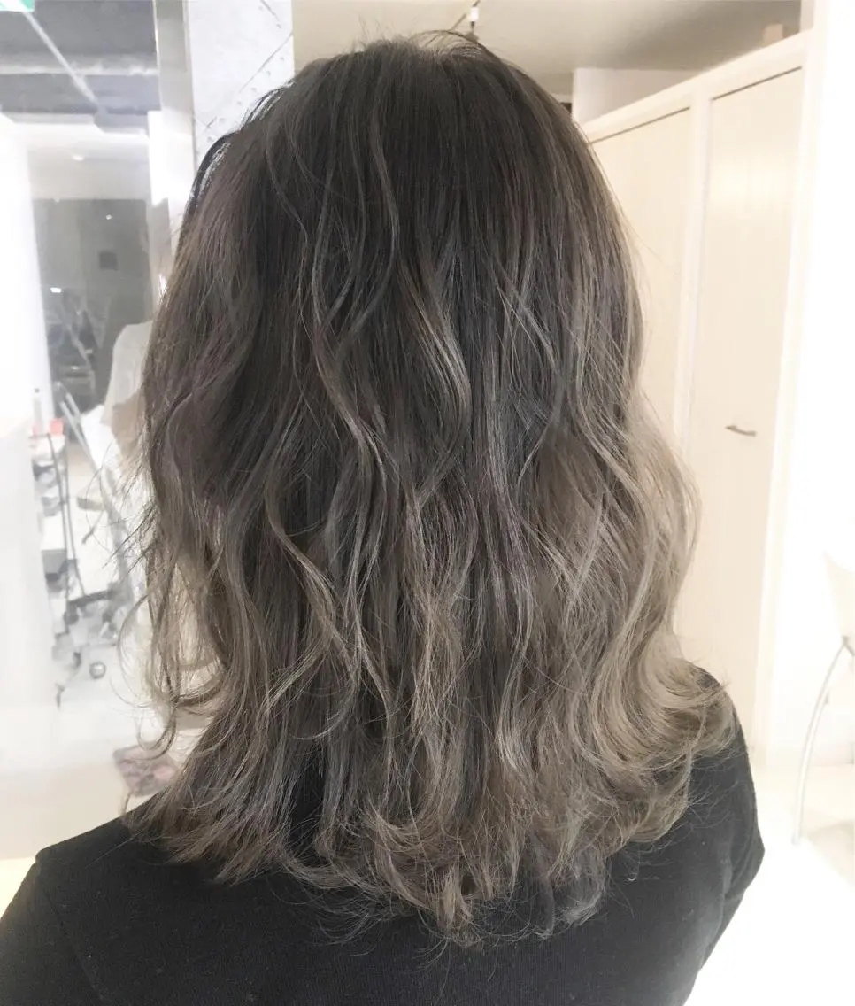 ミディアム アッシュ 渡辺 健太のヘアスタイル