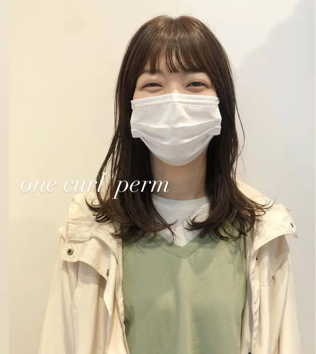 セミロング カラー パーマ 🦭era shiori🦭のヘアスタイル
