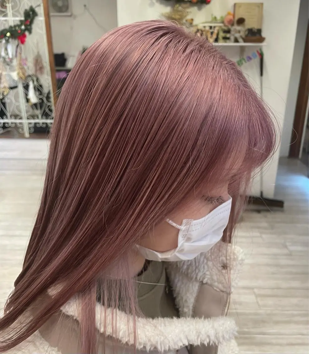 ミディアム カラー ベージュカラー ブリーチ ホワイトベージュ インナーカラー 推し ブリーチ 髪質改善のヘアスタイル