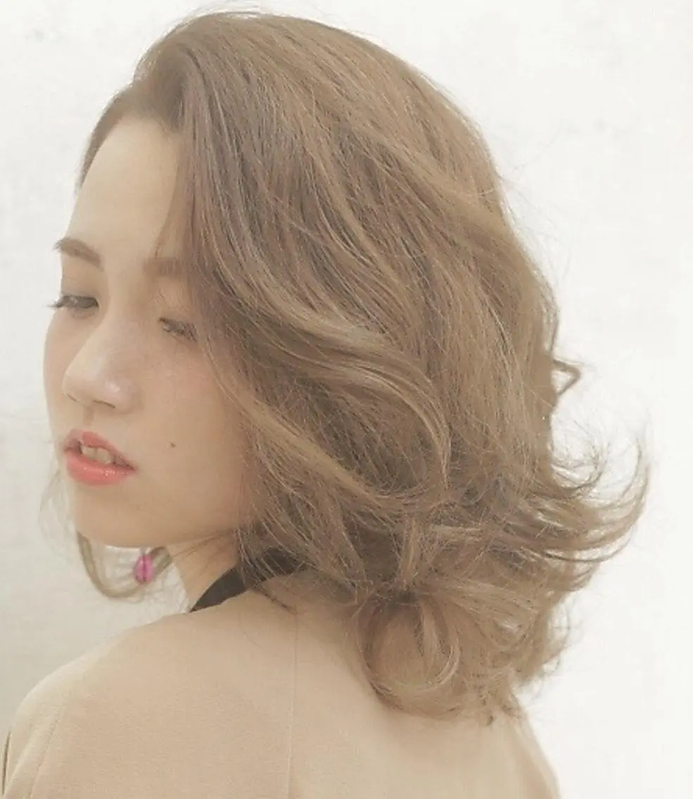 セミロング カラー パーマ ヘアアレンジ セミロングパーマ ブリーチ デザインカット トリートメント 似合わせ提案 セミナー講師美容師のヘアスタイル