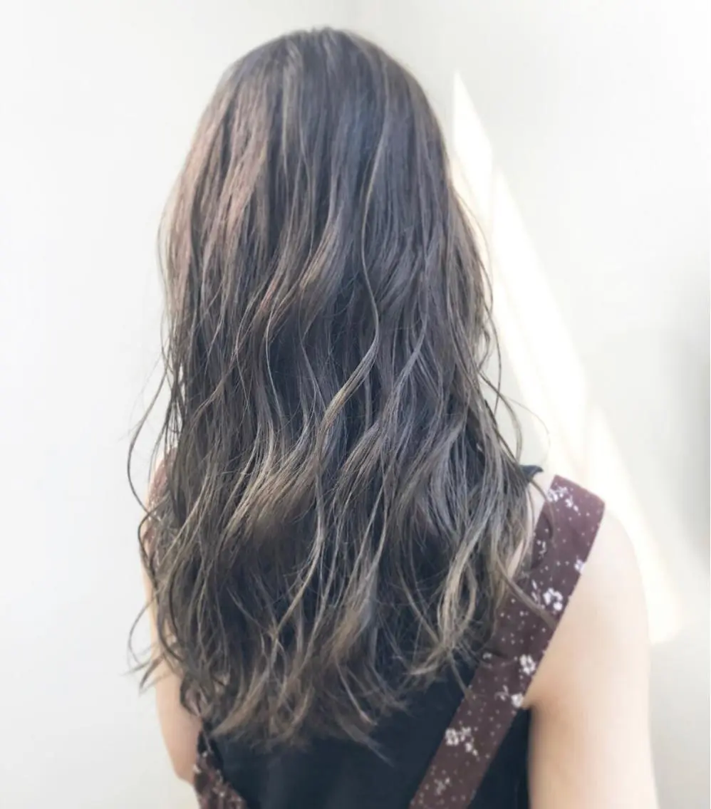 ロング カラー 名倉 伽奈のヘアスタイル