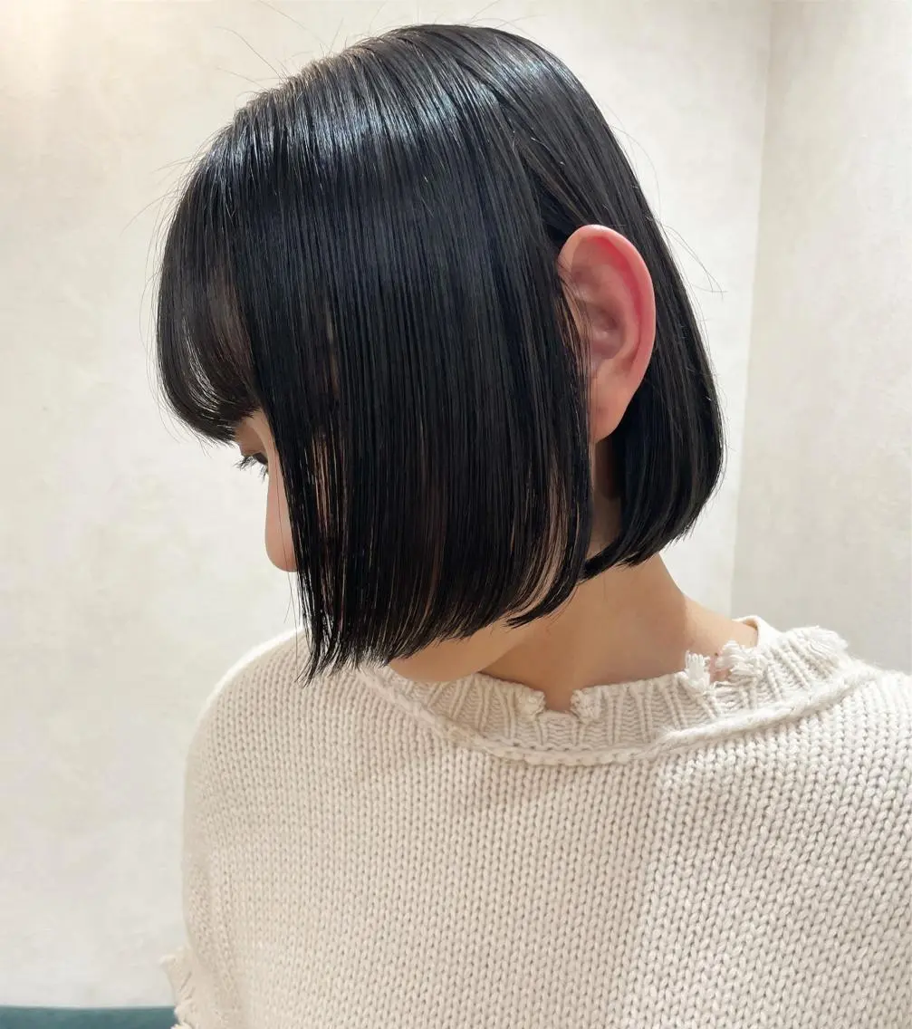 ショート 透明感オリーブ🫒/ ブリーチなしWカラーのヘアスタイル