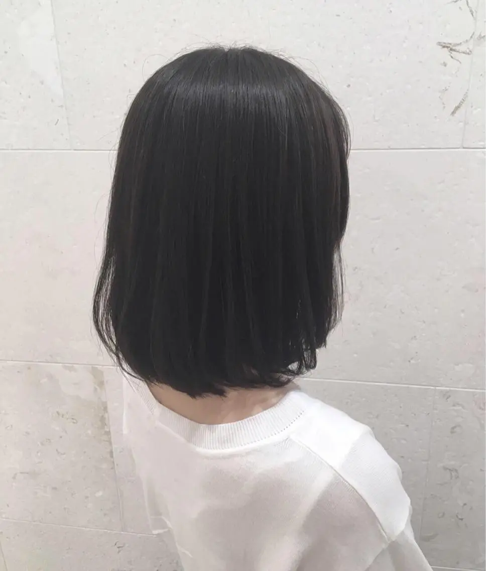 ミディアム カラー アッシュ ブルーカラー ブルーアッシュ カット ヘアカラー トリートメント 斉藤 貴也のヘアスタイル