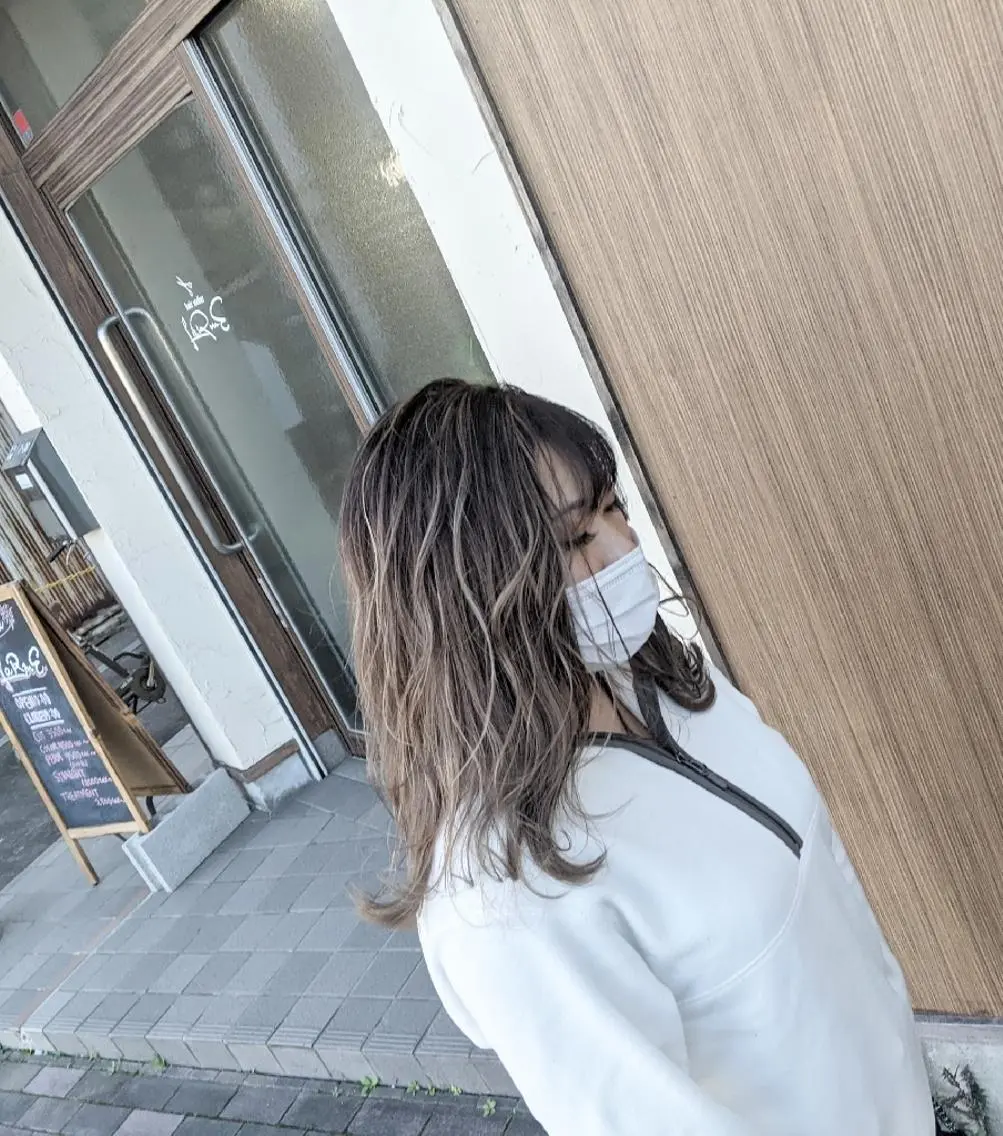 セミロング カラー ハイライトカラー ハイライト LaRmE 代表　HoHaRa.のヘアスタイル