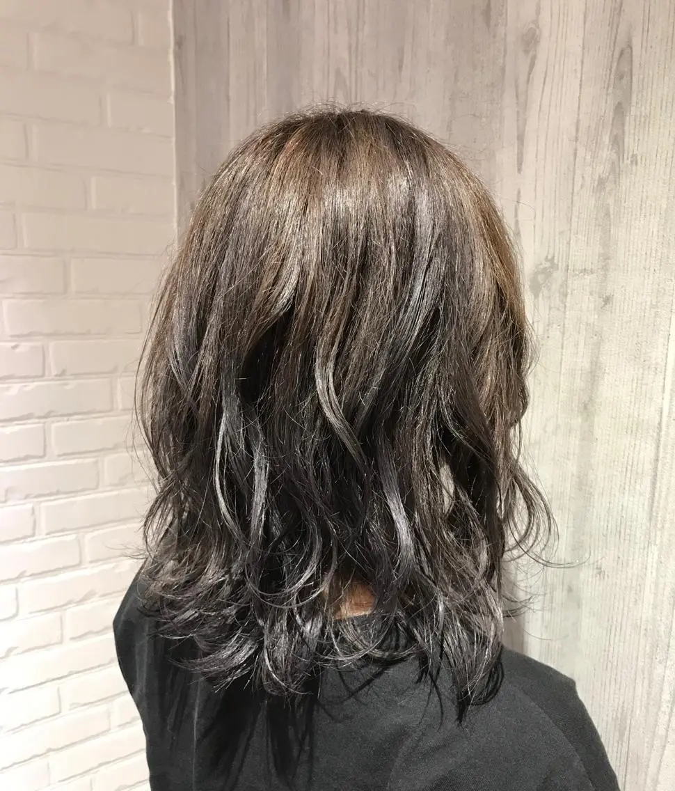 ミディアム カラー アッシュ バレイヤージュ レイヤーカット 外ハネヘア カット ヘアカラー トリートメント Renatus店長 金子裕美のヘアスタイル