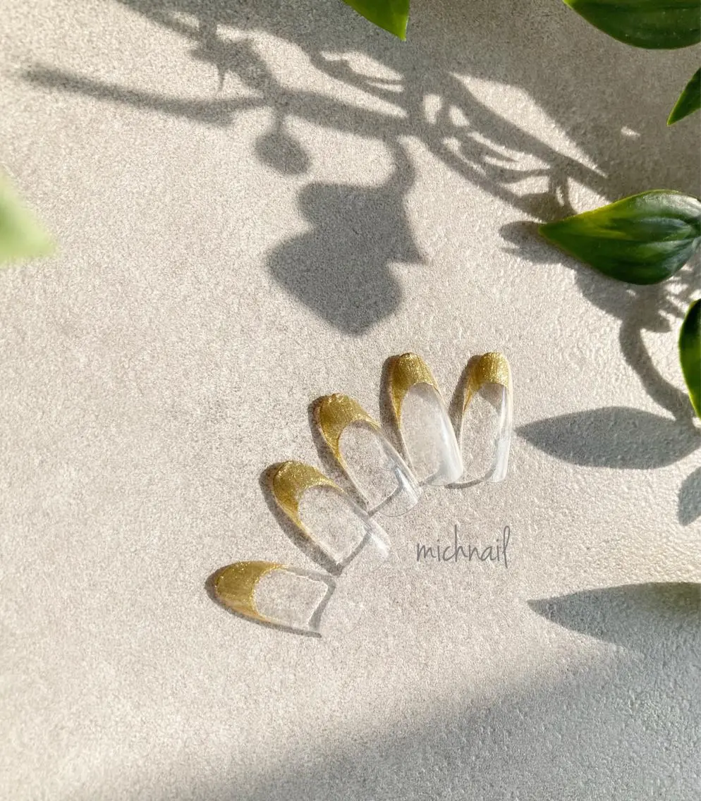 ネイル フレンチネイル ゴールド ラメ(グリッター) シンプルネイル eni. by michのネイルデザイン