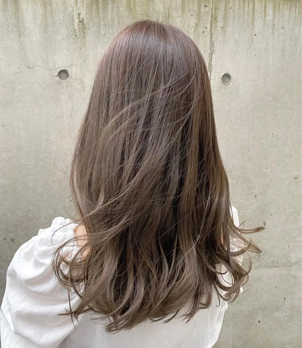 ミディアム ヘアカラー トリートメント レイヤーカット /透明感カラー西田のヘアスタイル