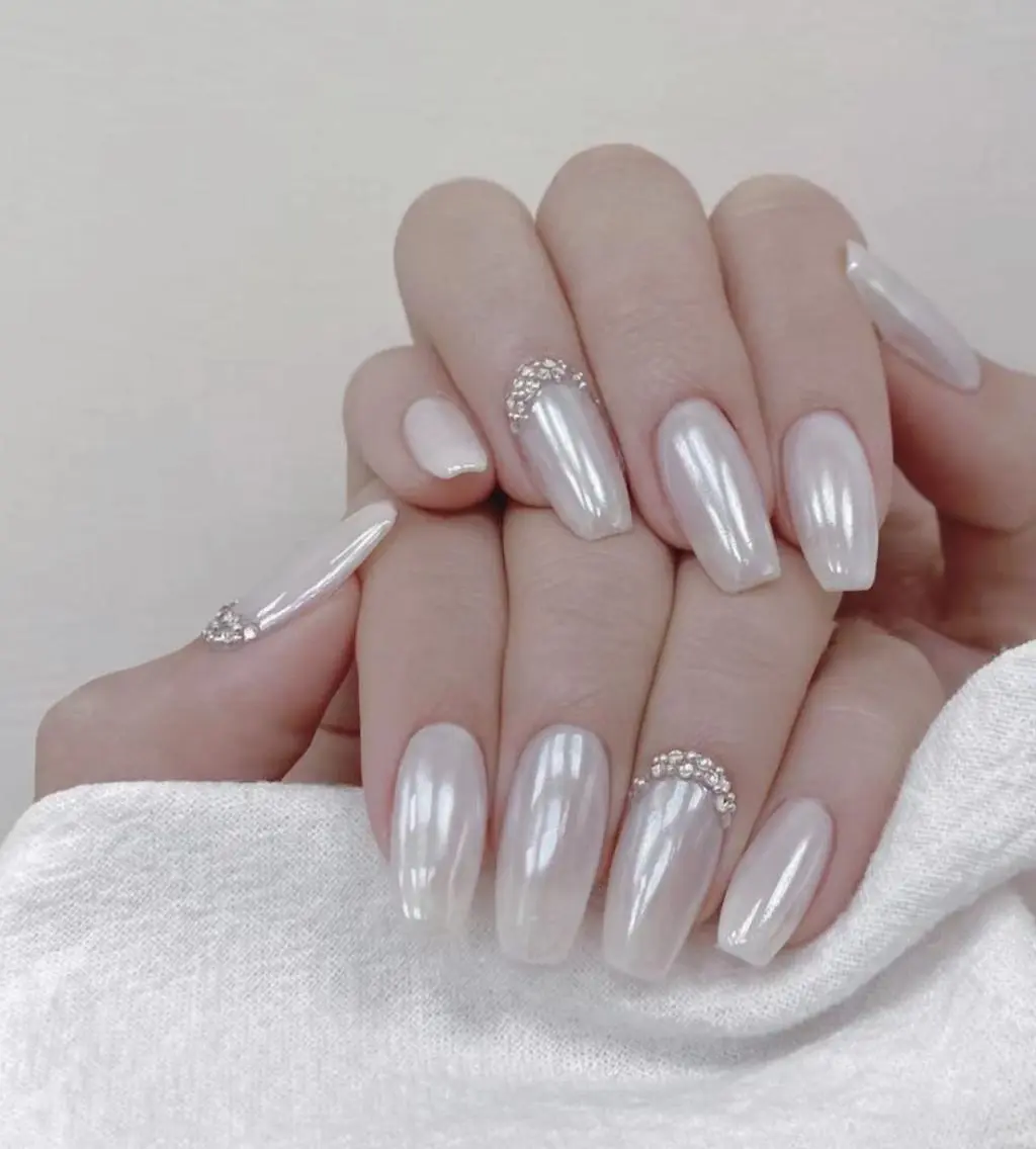 ネイル アートネイル 長さ出し ネイルチップ Queens momoのネイルデザイン