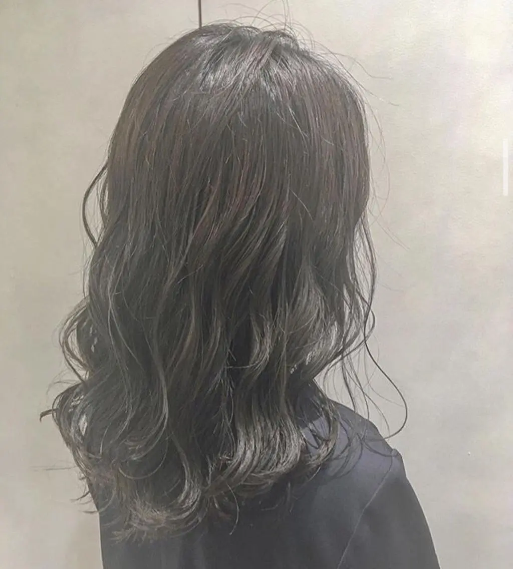 ロング カラー ヘアアレンジ アッシュ アッシュグレー アッシュグレージュ 透明感カラー グレージュ エグチ アキラのヘアスタイル