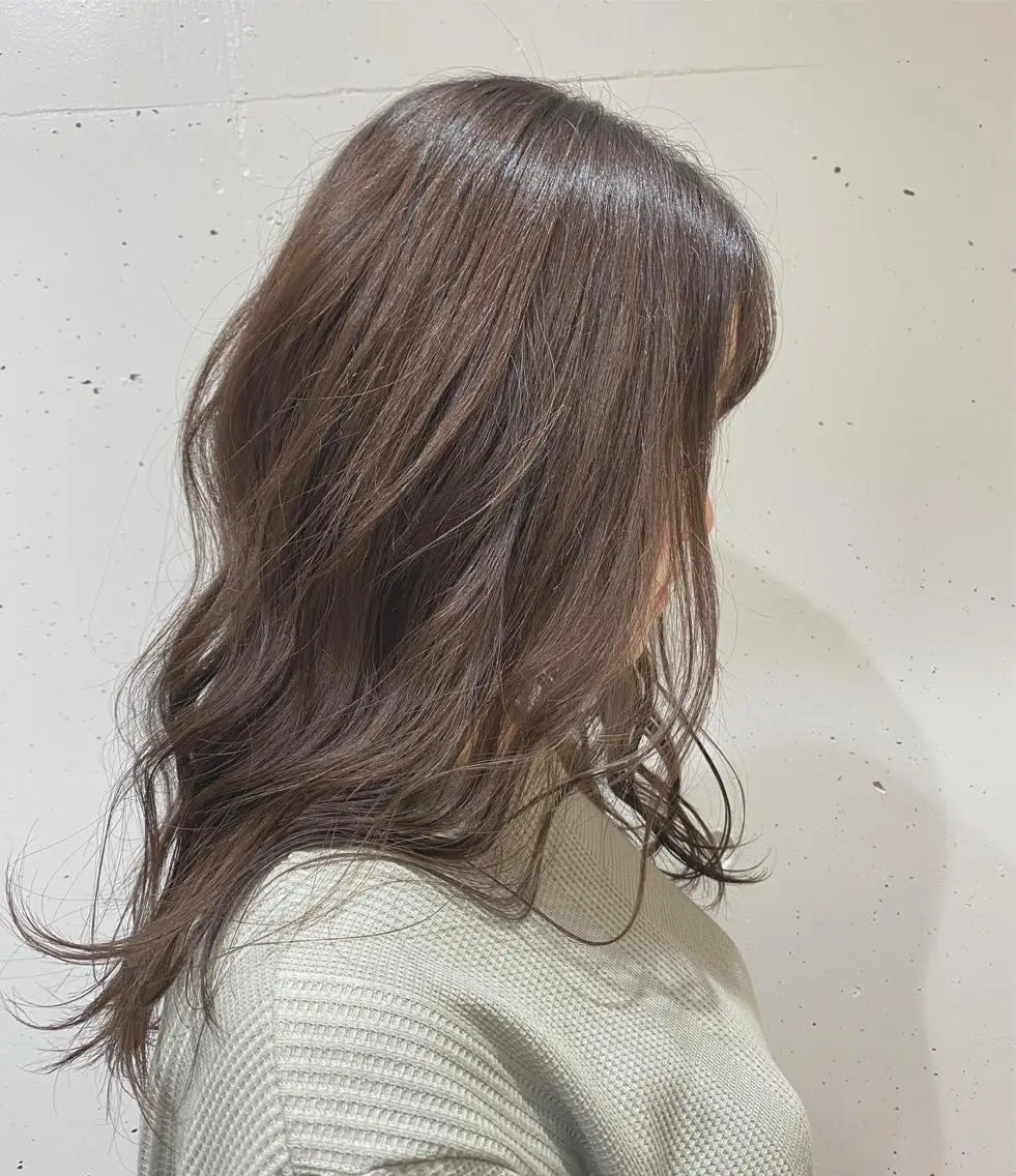 セミロング カラー ブルーカラー ブルージュ 透明感カラー ハイライトカラー ハイライト カット ヘアカラー トリートメント 小山功陽 /メンズスタイルのヘアスタイル