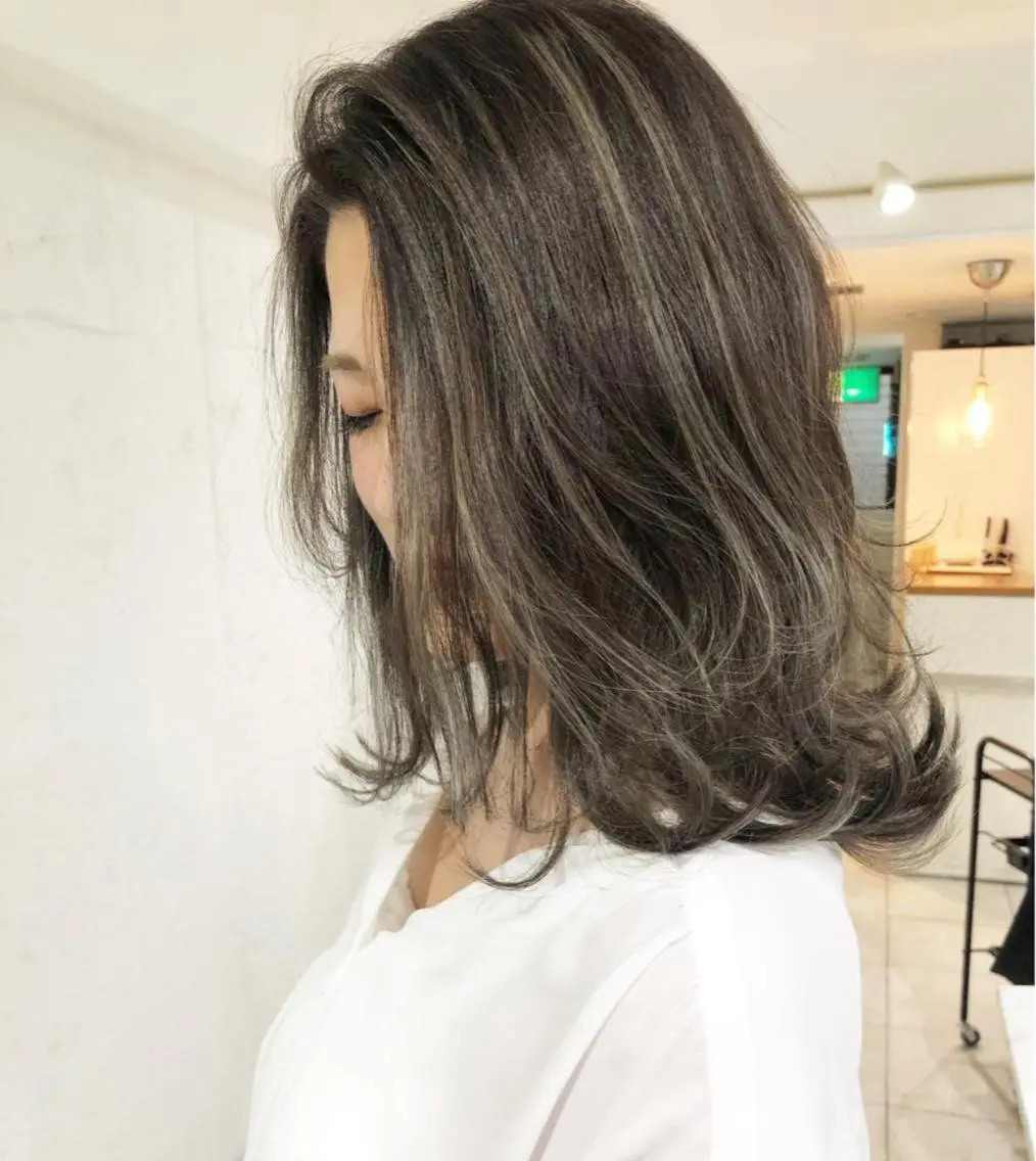 ミディアム カラー ハイライトカラー ハイライト カット ヘアカラー トリートメント ヘッドスパ 顔まわりレイヤー× 韓国ヘアオタベシンヤのヘアスタイル