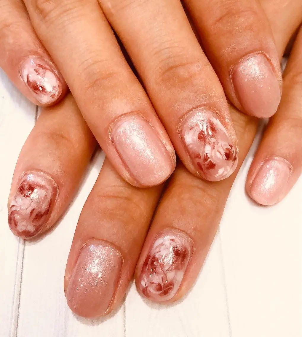 ネイル 大理石ネイル(マーブル) こばやし かざねの眉毛・アイブロウイメージ
