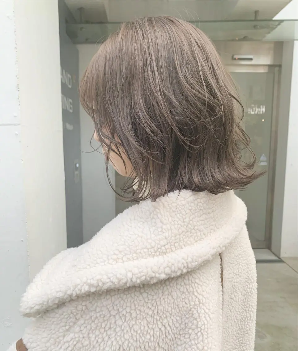 ショート カラー ハイトーンボブ 前田 表参道　グレージュのヘアスタイル
