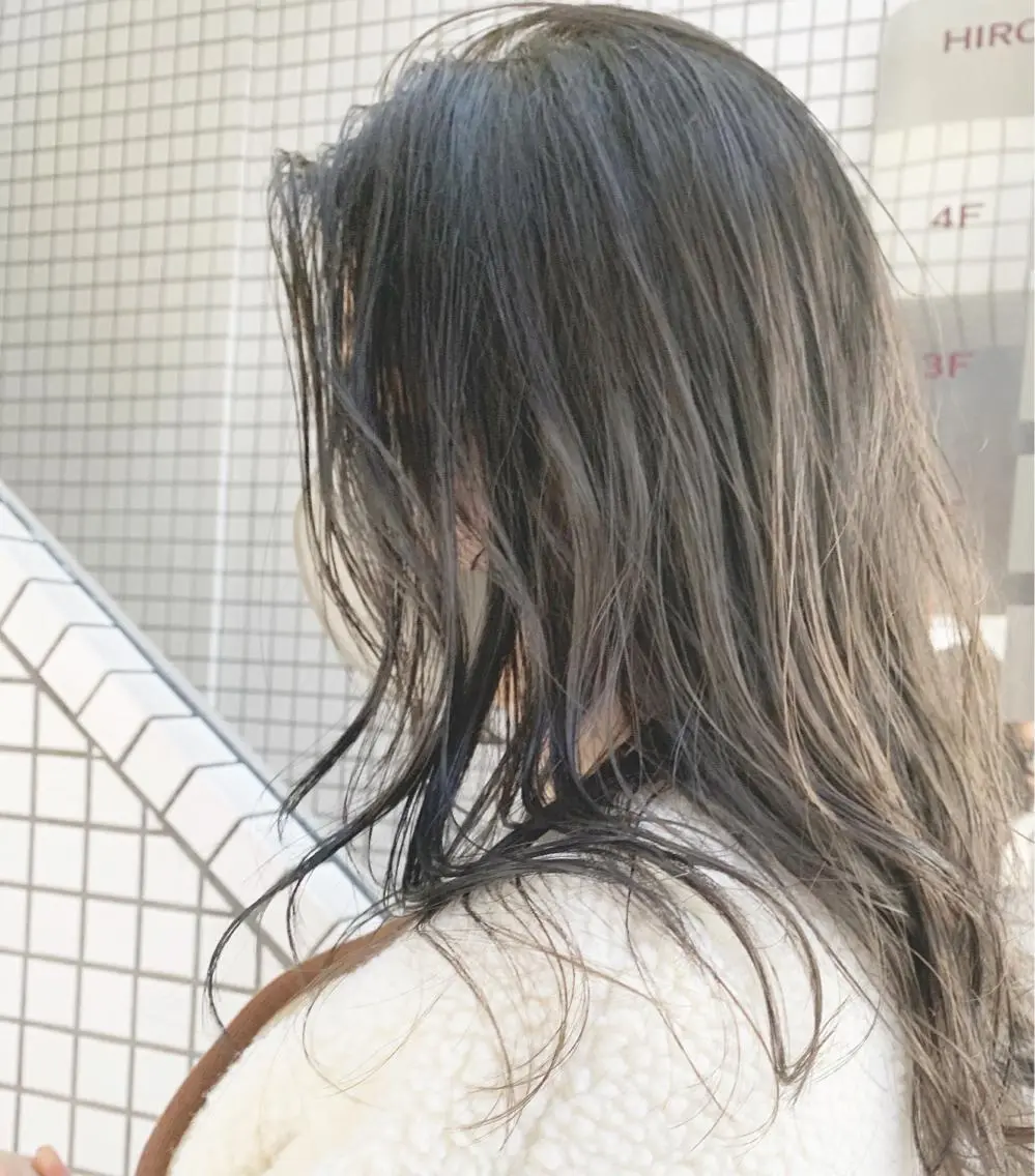 セミロング カラー ヘアアレンジ グレージュ ハイライトカラー オリーブグレージュ オリーブグレー ハイライト ヘアカラー トリートメント 🌿ショート🌿 パーマ🌿淳平のヘアスタイル