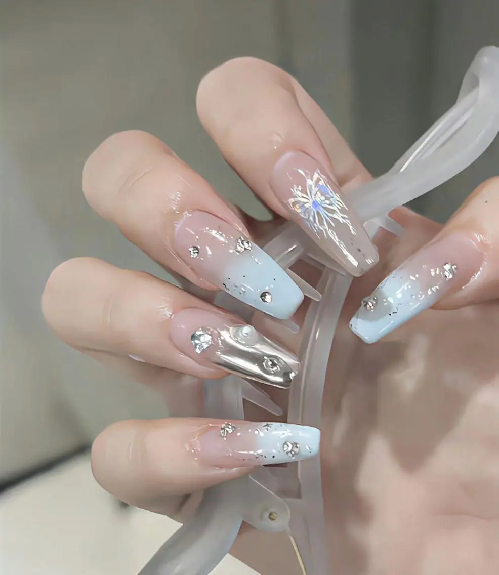 ネイル RAFFINE haru🦋🩵のネイルデザイン