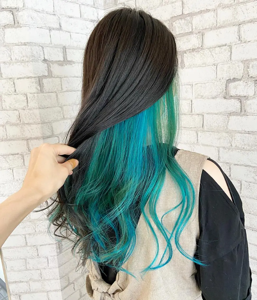 ロング カラー エメラルドグリーン ヘアカラー 透明感カラー 松田晃代のヘアスタイル