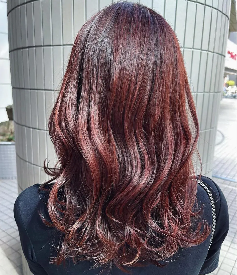 セミロング カラー ブラウンカラー ハイライトカラー レッドカラー レッドブラウン くびれヘア ヘアカラー トリートメント Zina天王寺 CHIAKIのヘアスタイル