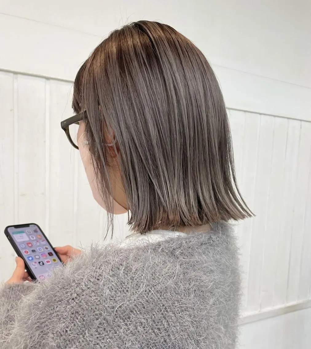 セミロング カラー パーマ ヘアアレンジ アディクシーカラー アッシュ バレイヤージュ ベージュカラー ブリーチ newi grande 横浜店のヘアスタイル