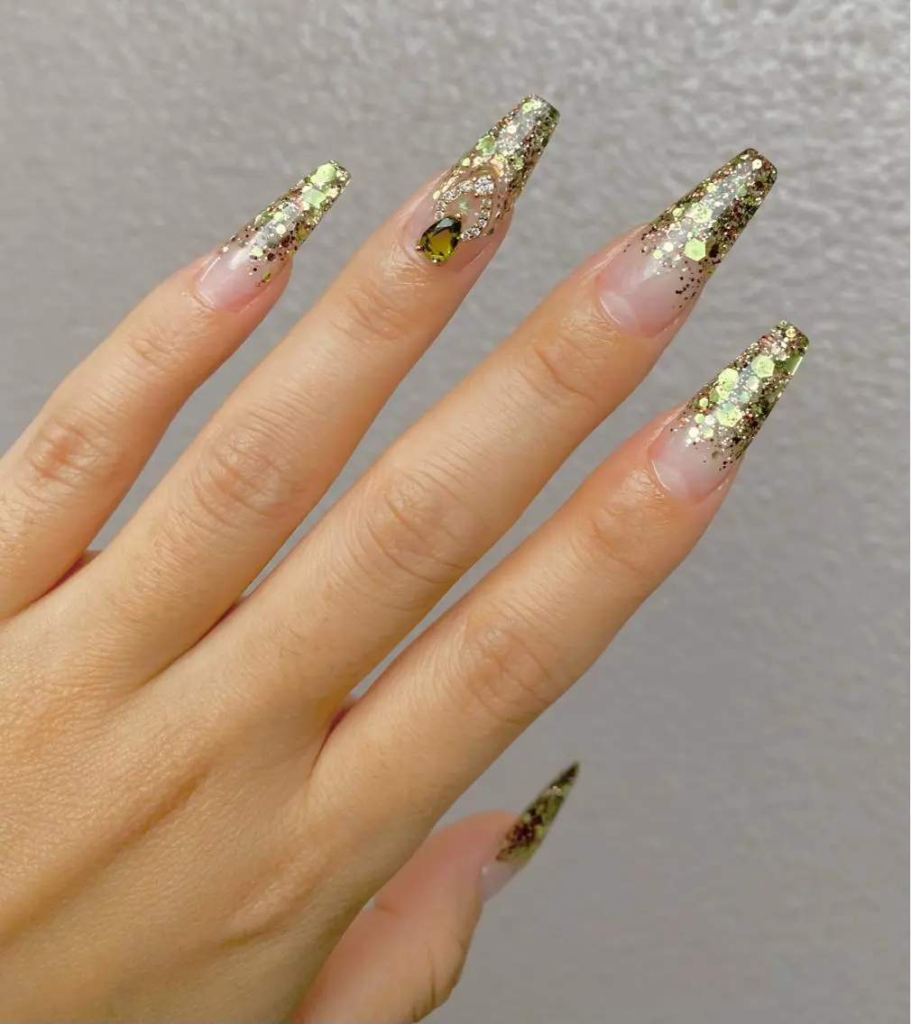 ロング ネイル グリーン ホログラムネイル ラメ(グリッター) ハンドネイル LUNE NAILのその他イメージ