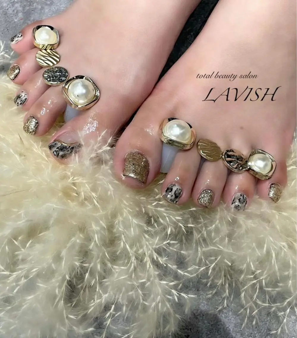 ネイル LAVISH 大和店 emi･:*+のネイルデザイン