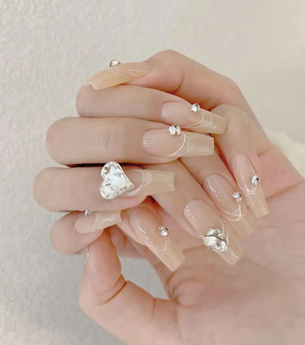 ネイル ネイルチップ Queen‘s なんのネイルデザイン