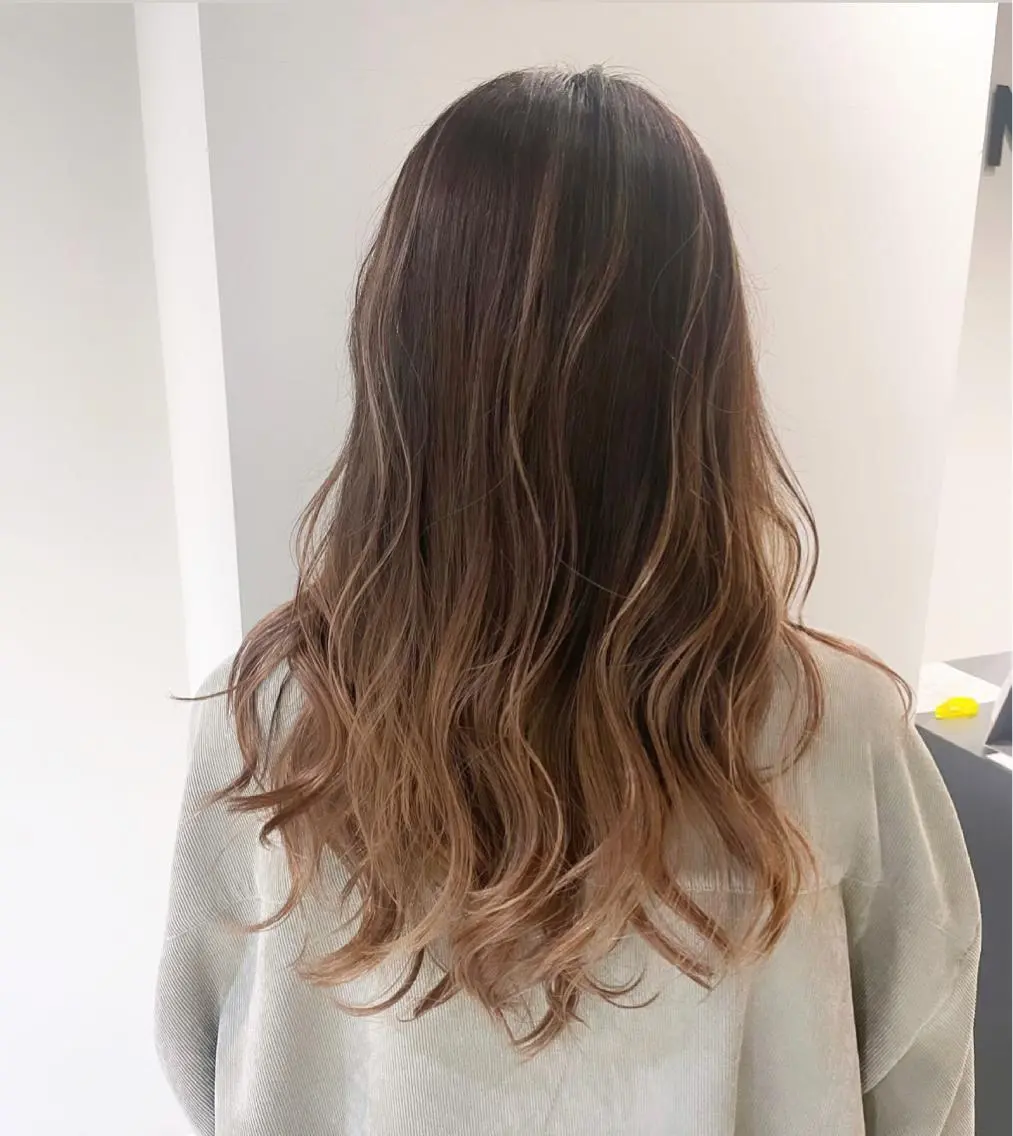 ミディアム カラー バレイヤージュ レイヤーカット ブリーチ👩‍🦳/ ‪✂︎MANAMIのヘアスタイル