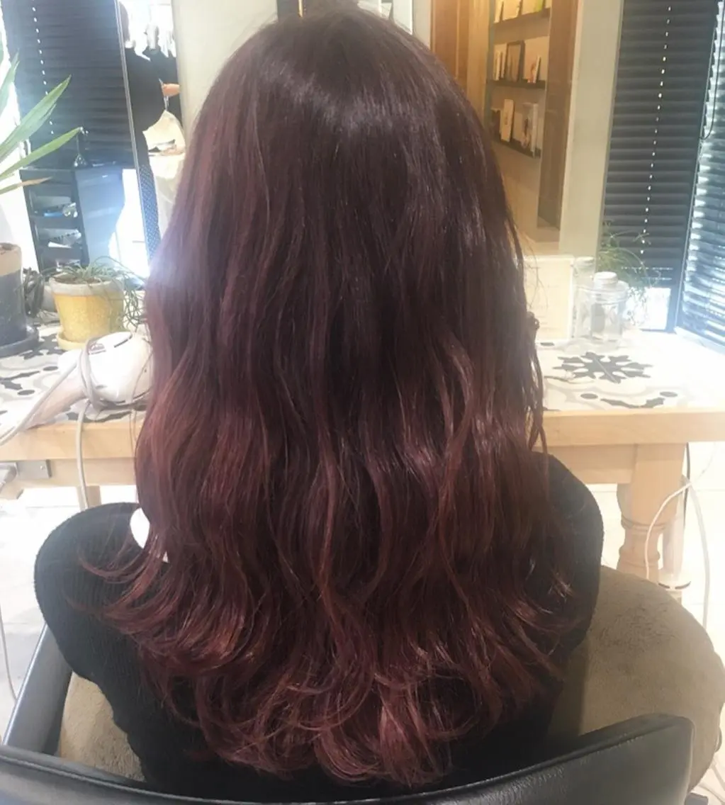 ロング カラー ヘアカラー トリートメント 荒木 依莉亜のヘアスタイル