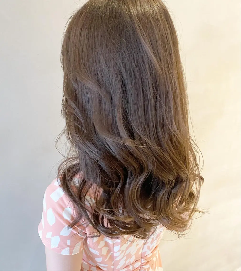 セミロング カラー ヘアアレンジ キッズ ネイル マツエク・マツパ 透明感カラー ハイライトカラー 外国人風カラー ハイライト 外ハネヘア カット ヘアカラー 夜23時まで予約🉑 reverieあきらのヘアスタイル