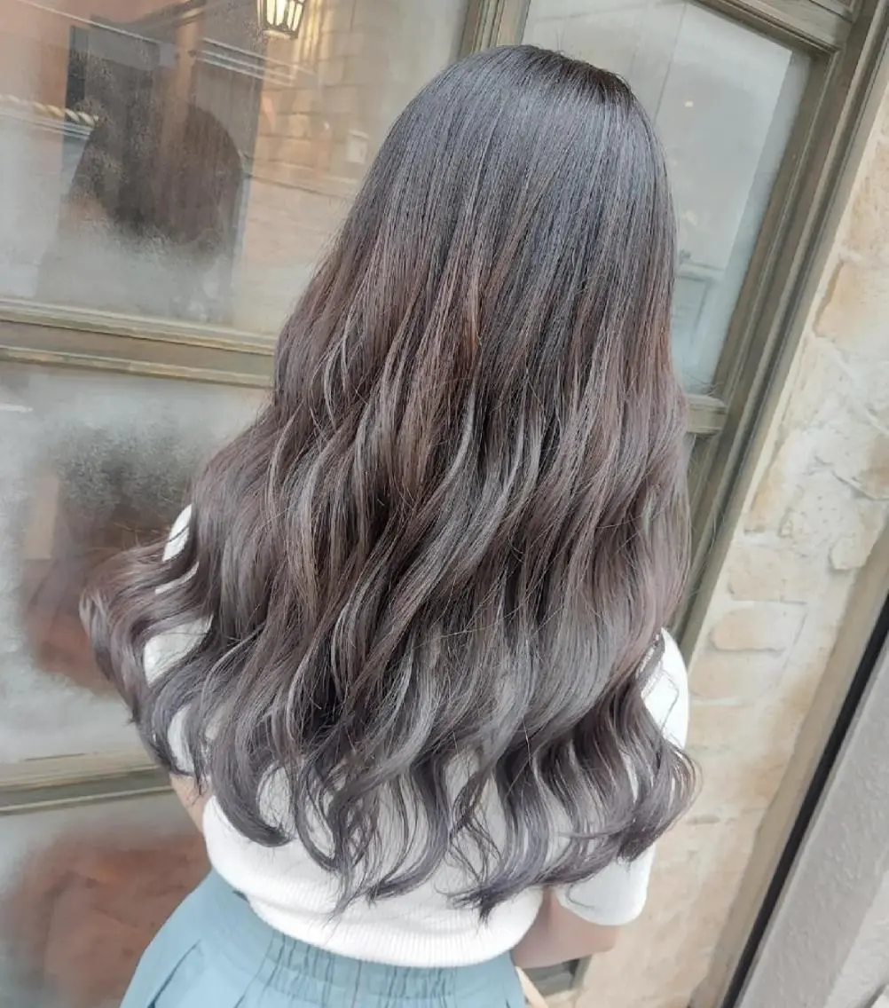 ロング カラー グラデーションカラー グレージュ ブリーチ・ハイトーン 特化🎉内山のヘアスタイル