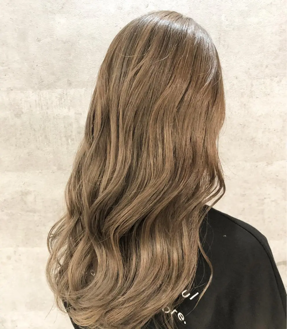 ロング カラー アディクシーカラー ブリーチ ブラウンカラー イルミナカラー トリートメント 髪質改善で 憧れの潤艶美髪にのヘアスタイル