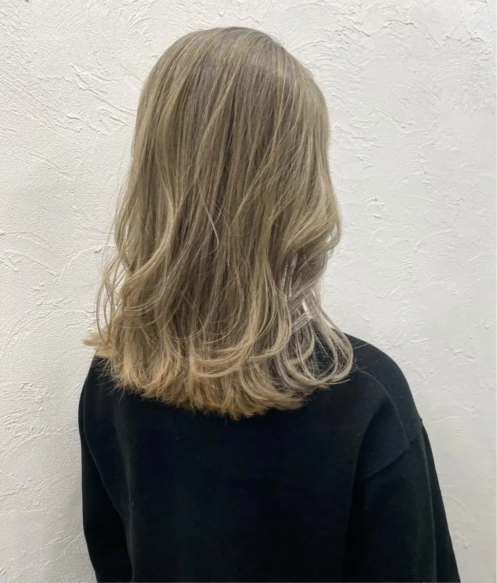 セミロング カラー ヘアアレンジ ブリーチダブルカラー ハイライト/山本喜熙のヘアスタイル