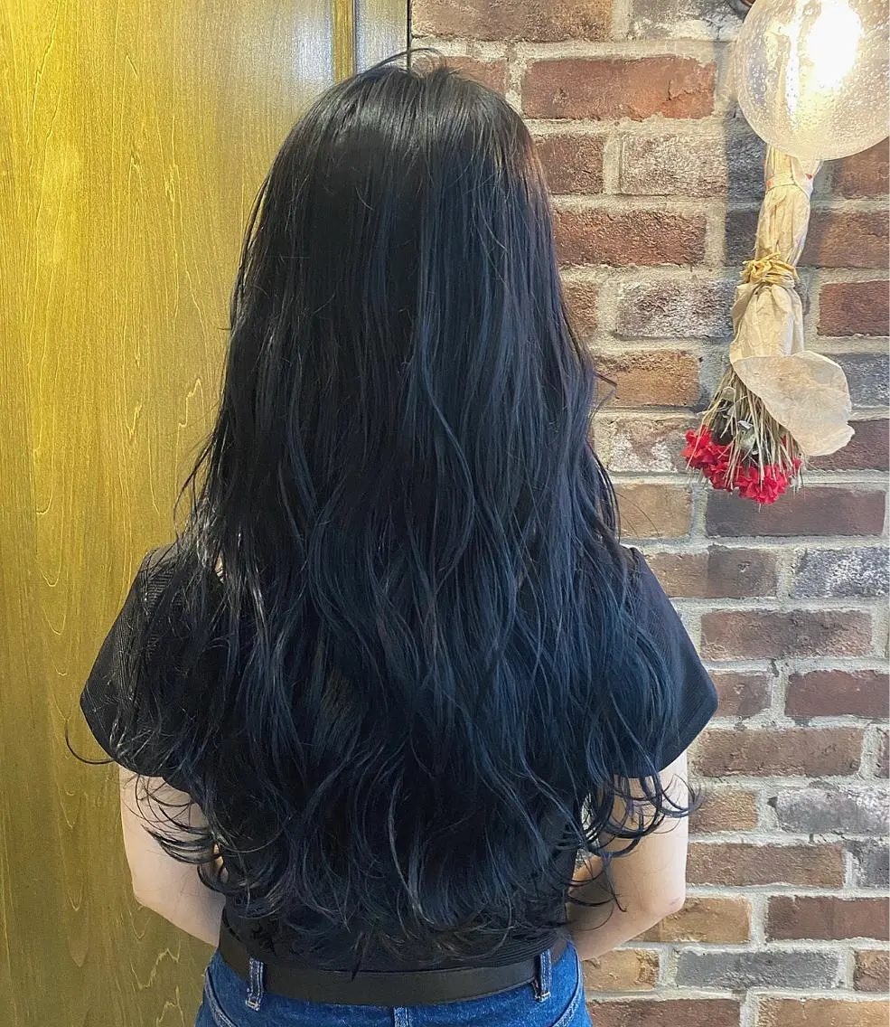 ロング カラー 黒髪 ブルーカラー ブルーブラック 🌿ガクト 🌿艶髪透明感のヘアスタイル