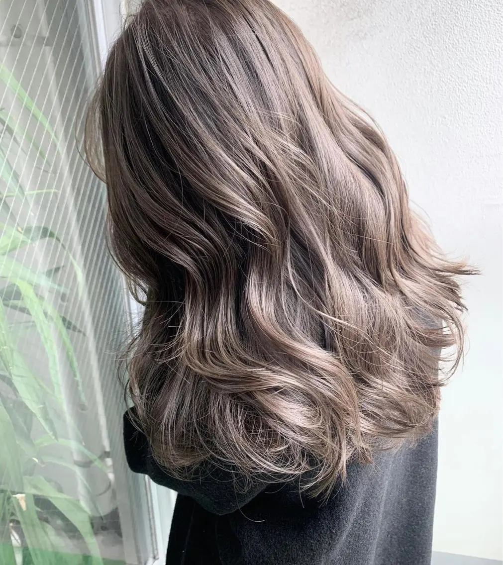 ロング カラー ブリーチ 透明感カラー グレージュ アイスグレージュ ブリーチなしカラー カット ヘアカラー トリートメント 福西 洋斗のヘアスタイル