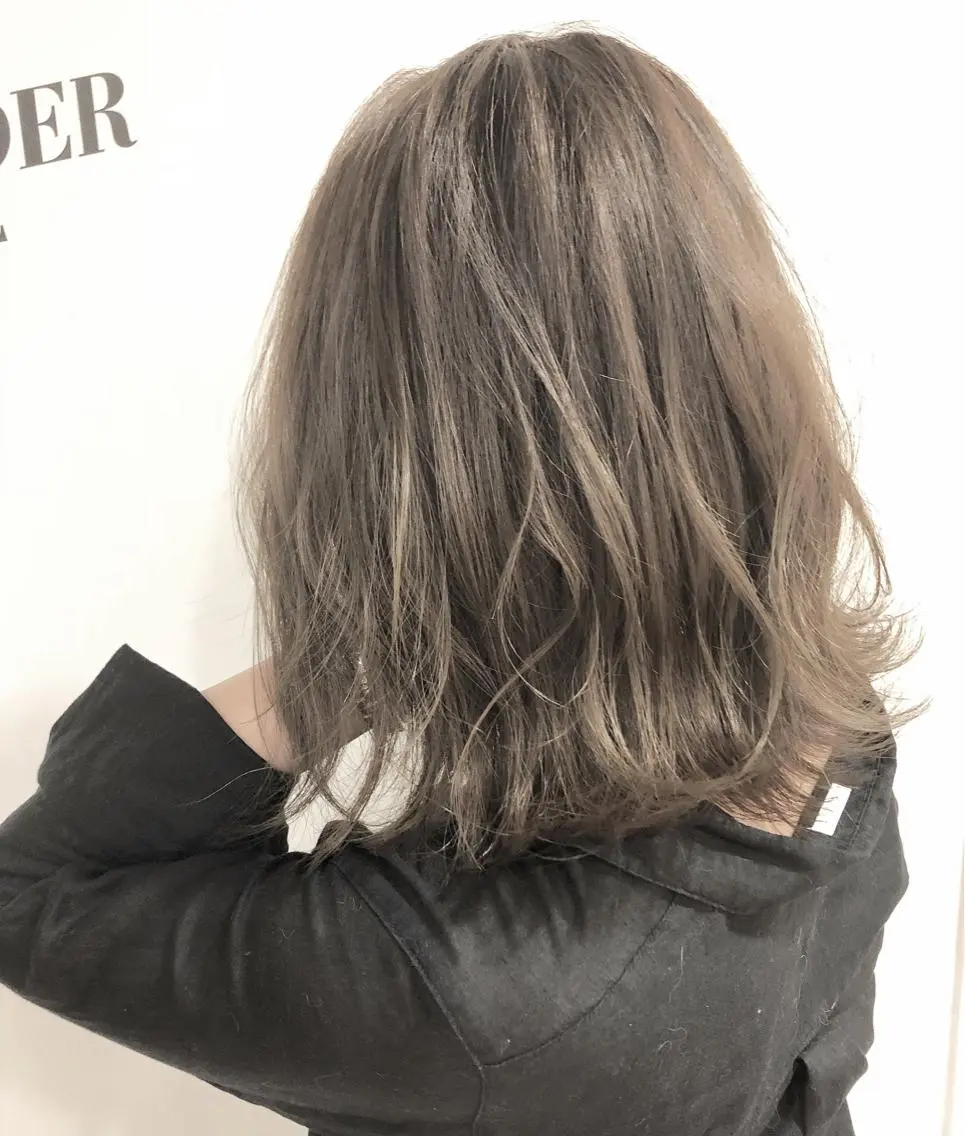 カラー グレージュ ハイライトカラー イルミナカラー 夜23時まで予約🉑 reverieあきらのヘアスタイル