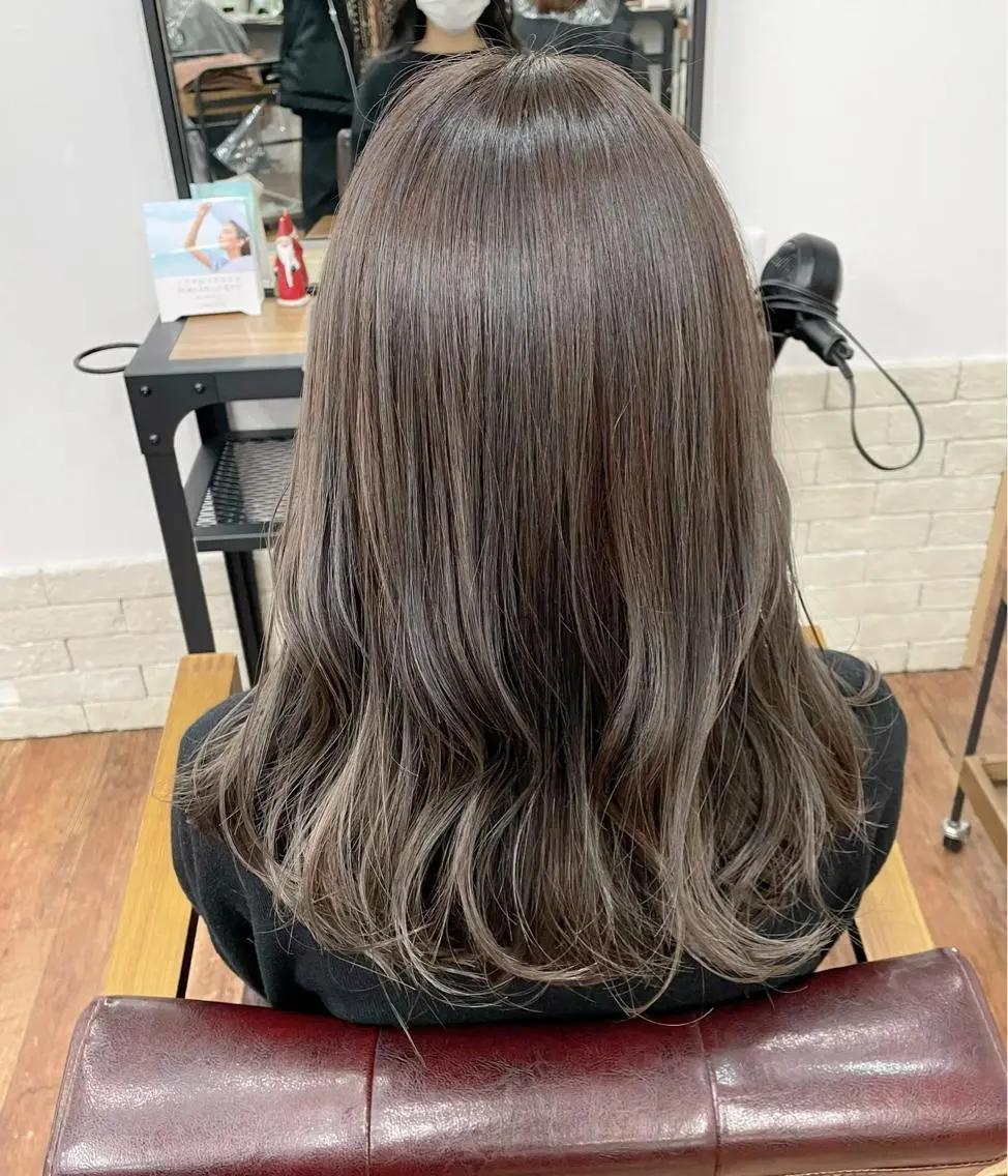 セミロング シャドウパーマ 曲がる縮毛矯正のヘアスタイル